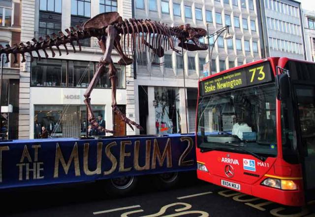 Dinosaur attacks London!-3